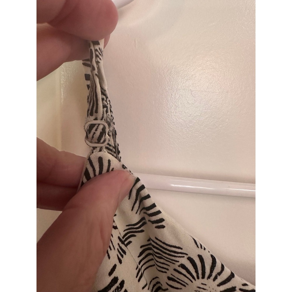 Old Navy Women's Black and White
Dress, Size Medium - Picture 6 of 9